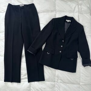 2-Piece Women’s Suit